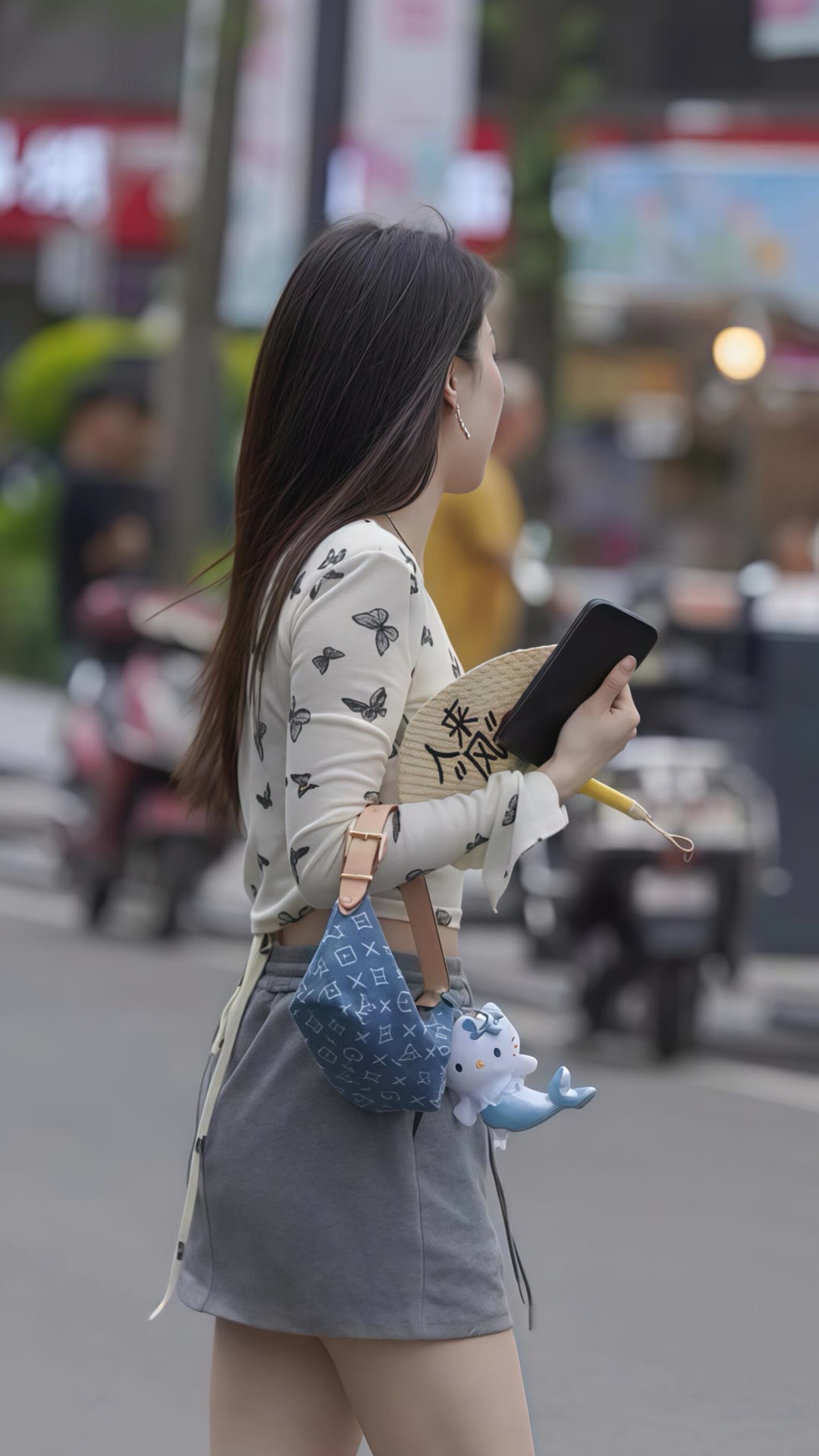 街拍 银色平底鞋2https://v.kuaishou.com/n8Q0IxZ3 "街拍MM "