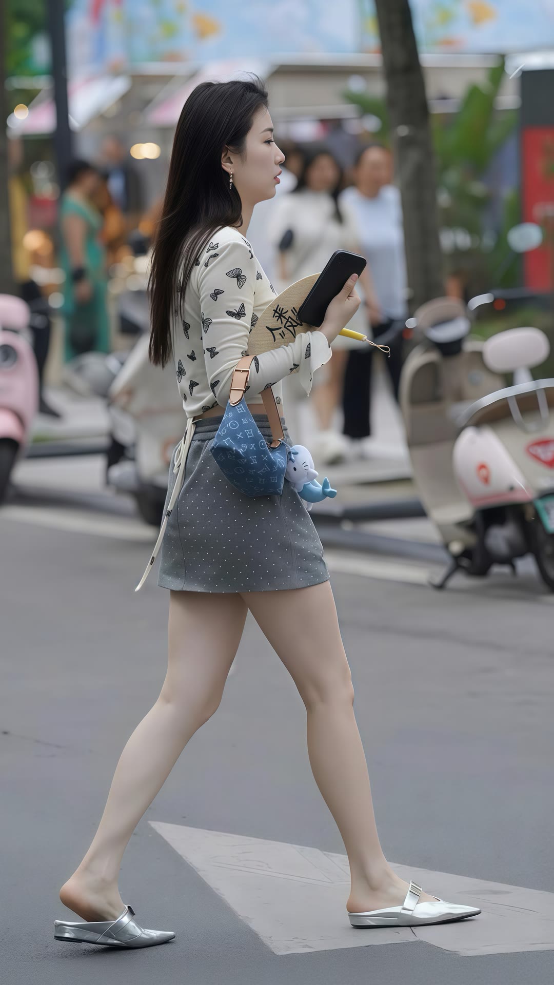 街拍 银色平底鞋3https://v.kuaishou.com/n8Q0IxZ3 "街拍MM "